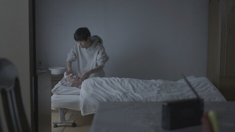 「曖昧な楽園」場面写真