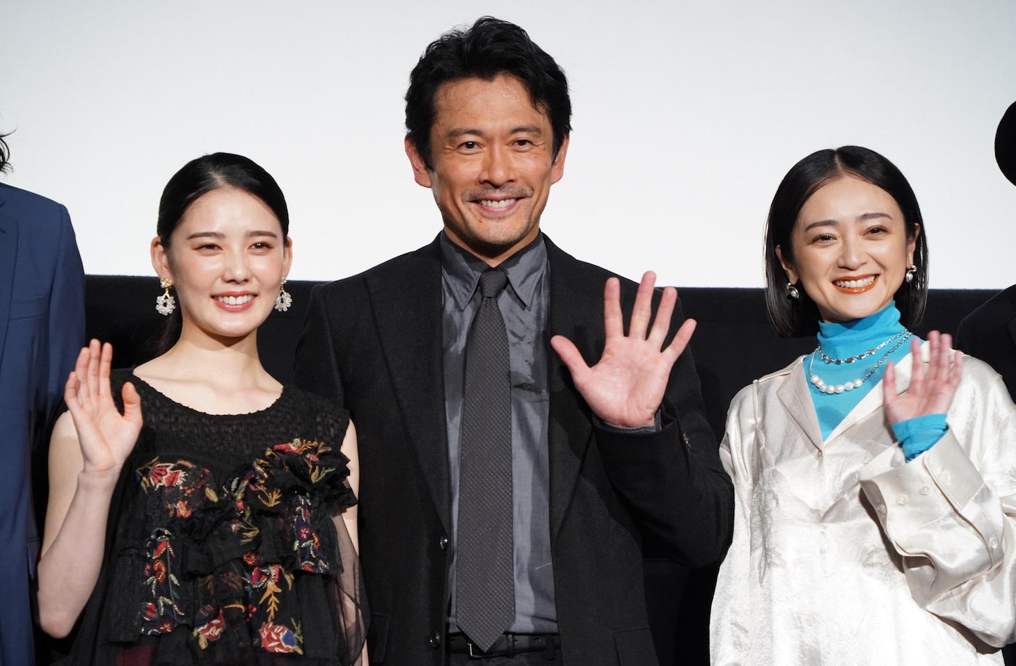 左から北香那、内野聖陽、安達祐実。