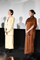 左から宮沢りえ、二階堂ふみ。