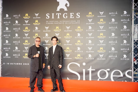 左から三池崇史、亀梨和也。