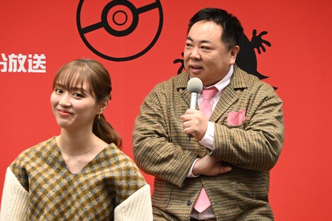 左から内田理央、塚地武雅。