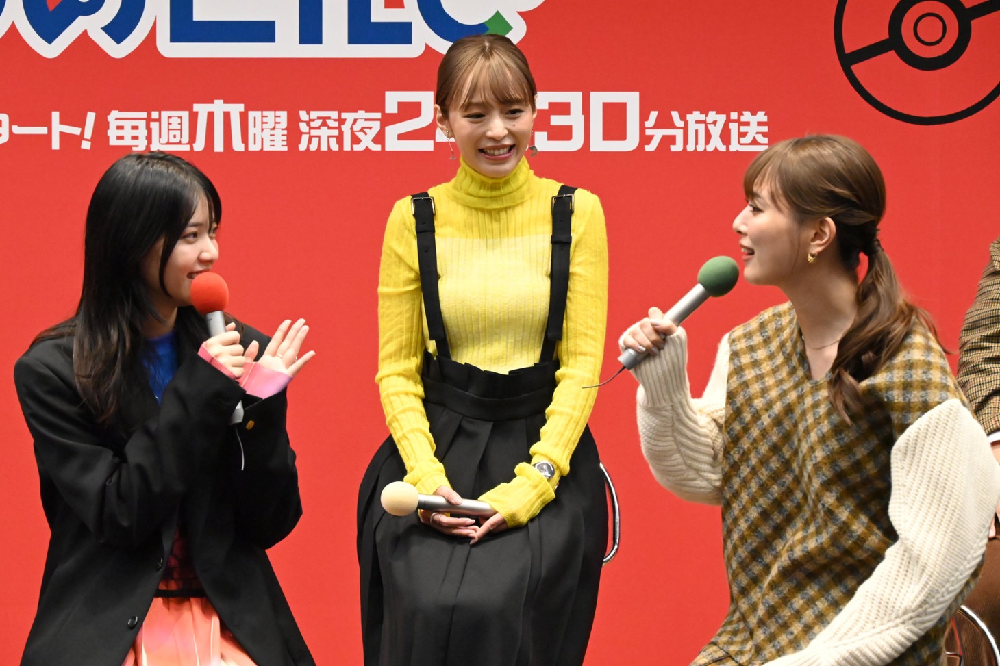 左から西野七瀬、平野綾、内田理央。