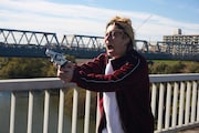 「生きない」新場面写真