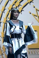 青島心扮するツムリ。