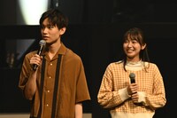 左から佐藤瑠雅、志田音々。