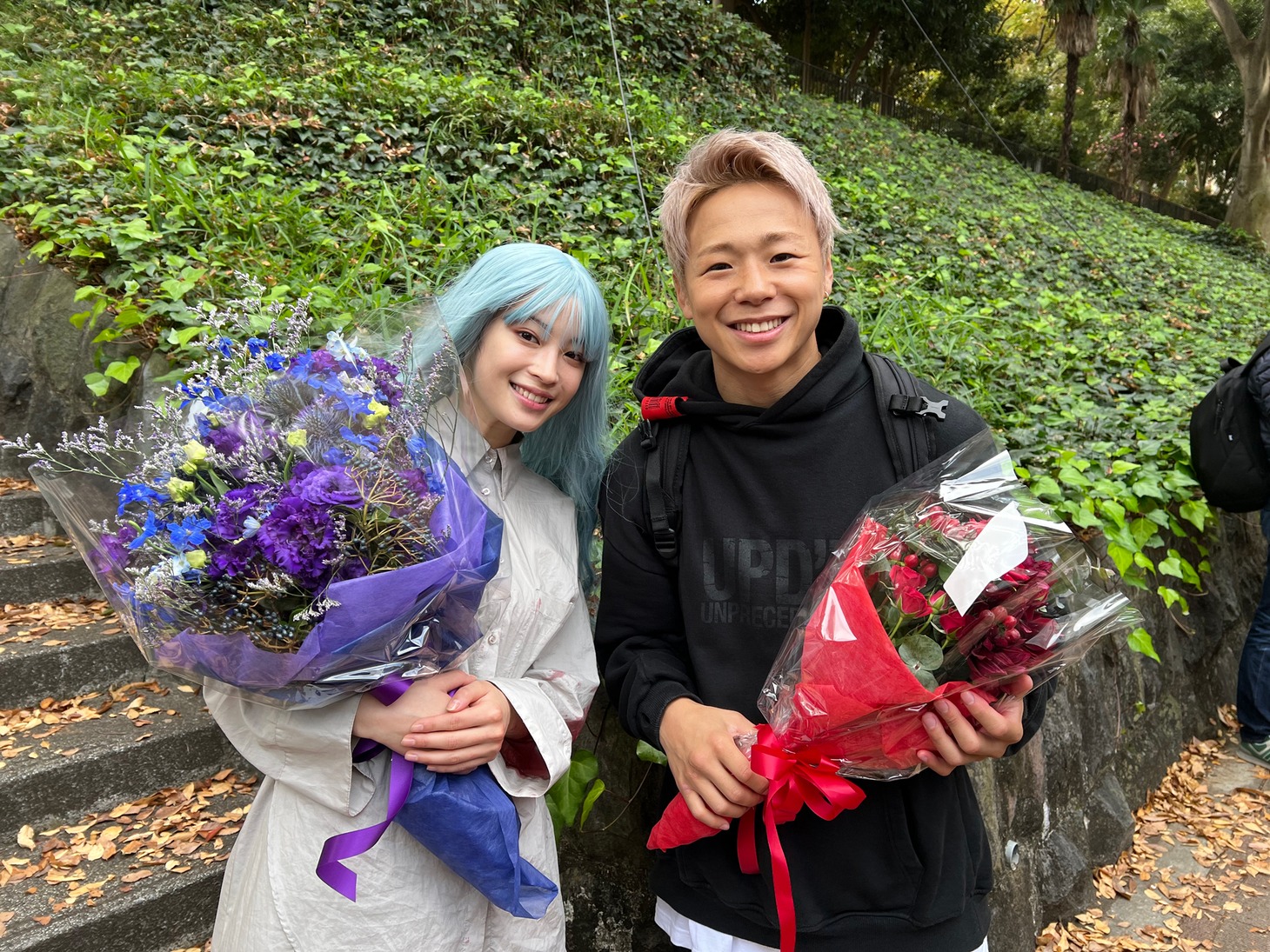 左から広瀬すず、武尊。