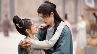 中国ドラマ「三番目の花婿～Choice Husband～」より、チャン・シュエイン演じる沈妙、ライリー・ワン演じる宋席遠。