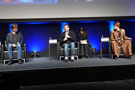 左から古田貴之、ギャレス・エドワーズ、LEO。