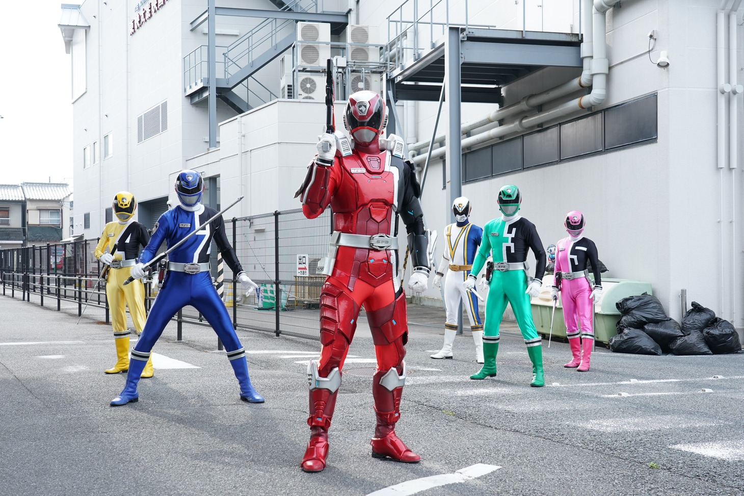 「特捜戦隊デカレンジャー20th ファイヤーボール・ブースター」場面写真