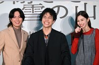 「ある閉ざされた雪の山荘で」ビギニングイベントの様子。左から間宮祥太朗、重岡大毅、中条あやみ。