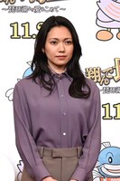 背筋を正して“謝罪会見”に臨む二階堂ふみ。