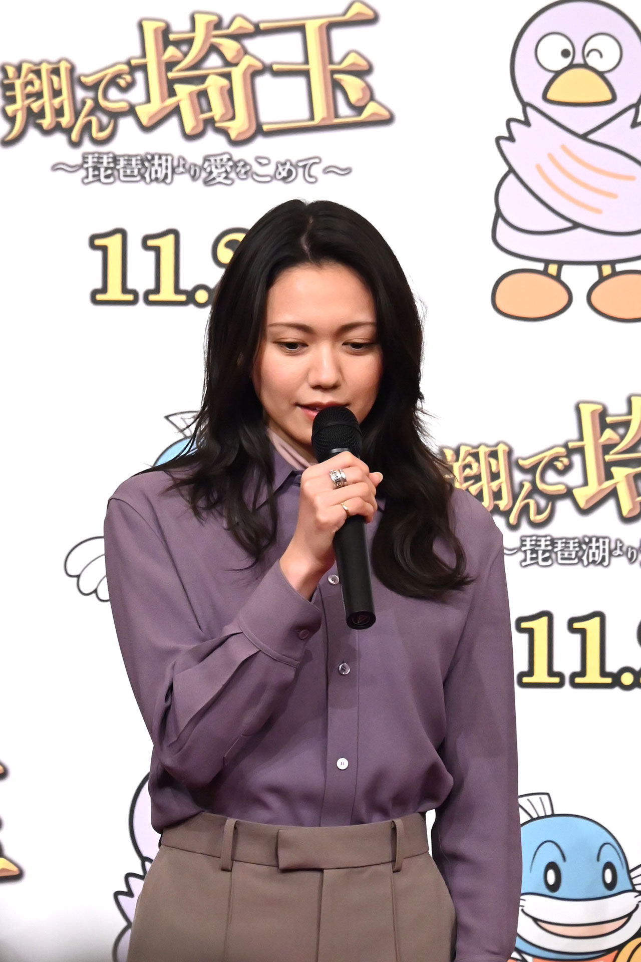 報道陣に対して「茶番に付き合わせて申し訳ない」と謝罪する二階堂ふみ。