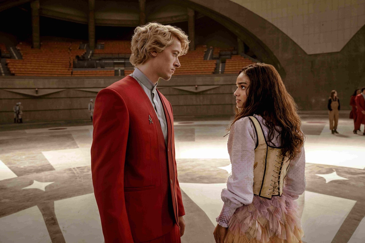 「ハンガー・ゲーム」前日譚の公開日決定、教育係と贄ら写した場面カット10枚解禁