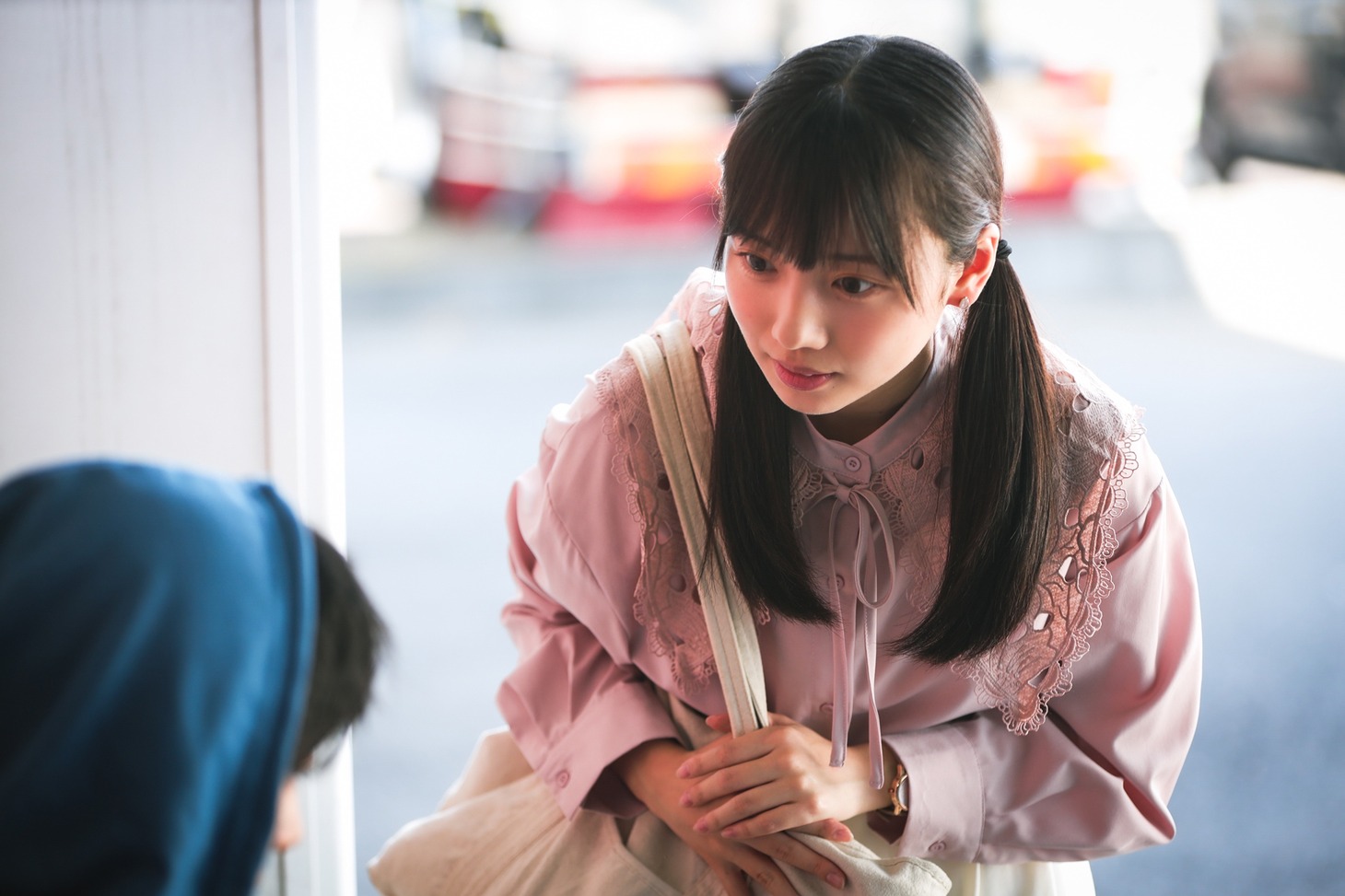 「泥濘の食卓」第1話の場面写真。