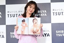 お気に入りカットをアピールする磯山さやか。