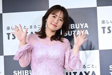 最新写真集「and more」発売記念会見に出席した磯山さやか。