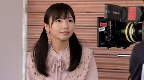 「完全密着!泥濘の食卓の軌跡―女優・齊藤京子のすべて―」episode1の場面写真。