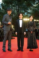 映画祭のクロージングを飾る「ゴジラ-1.0」の監督・キャストたち。左から山崎貴、神木隆之介、浜辺美波。