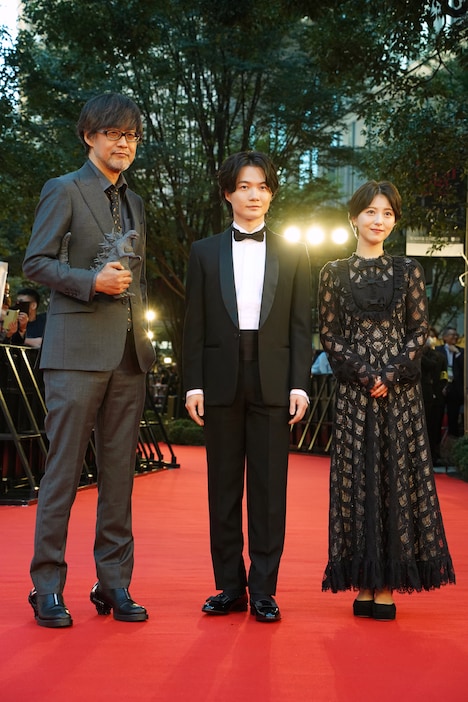 映画祭のクロージングを飾る「ゴジラ-1.0」の監督・キャストたち。左から山崎貴、神木隆之介、浜辺美波。