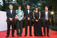 アジアの未来で上映される「違う惑星の変な恋人」のスタッフ・キャストたち。