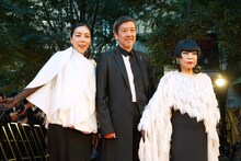 フェスティバルナビゲーターを務める安藤桃子、安藤の父でポスタービジュアルに出演した奥田瑛二、ポスタービジュアルを監修したコシノジュンコ。