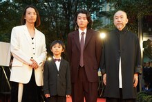 左から森山未來、塚尾桜雅、河野宏紀、塚本晋也。