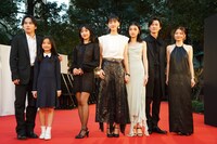 アジアの未来で上映される「離れていても」の監督・キャストたち。