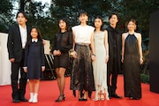 アジアの未来で上映される「離れていても」の監督・キャストたち。