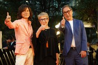 特別上映される「TOKYO POP」のスタッフ・キャストたち。