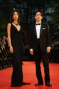 左から菜々緒、亀梨和也。