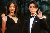 左から菜々緒、亀梨和也。