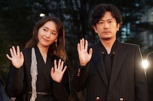 左から新垣結衣、稲垣吾郎。