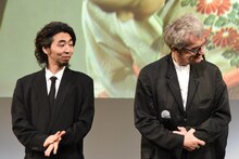 左から柄本時生、ヴィム・ヴェンダース。