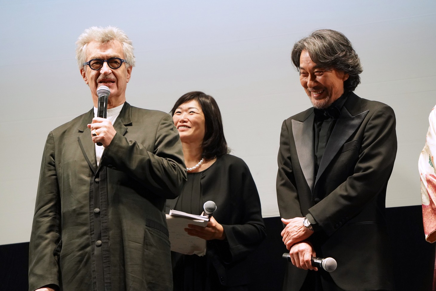 左からヴィム・ヴェンダース、役所広司。