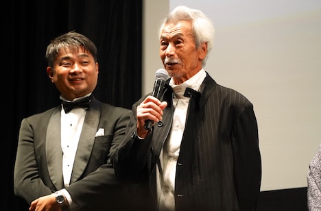 左から高崎卓馬、田中泯。