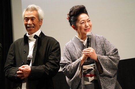 左から田中泯、石川さゆり。