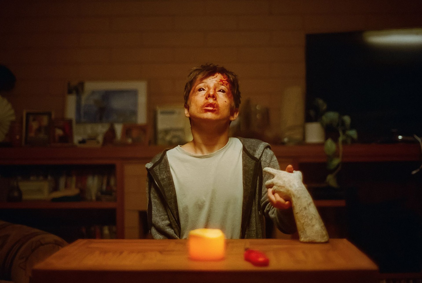 「TALK TO ME／トーク・トゥ・ミー」場面写真