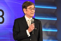 司会の石坂浩二。