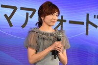 司会の市來玲奈。