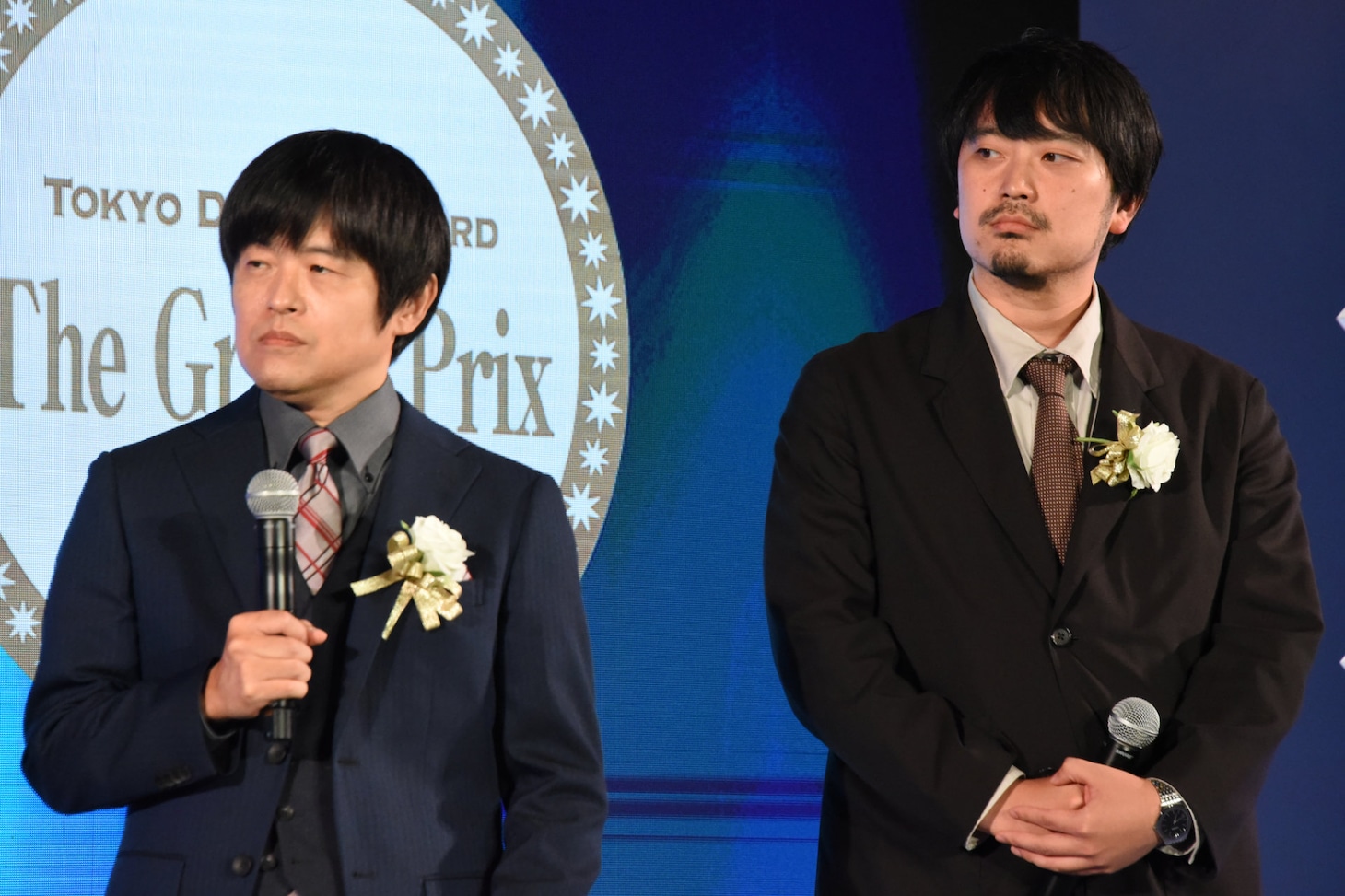 左からバカリズム、水野格。