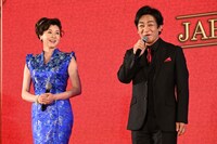 左から藤原紀香、片岡愛之助。