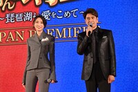 左から杏、川崎麻世。