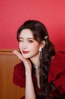 モン・ズーイー（孟子義）