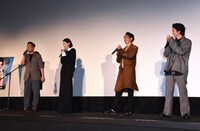 左からチャン、三吉彩花、窪塚洋介、前田公輝。