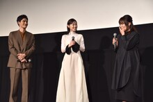 左から水上恒司、福原遥、汐見夏衛。