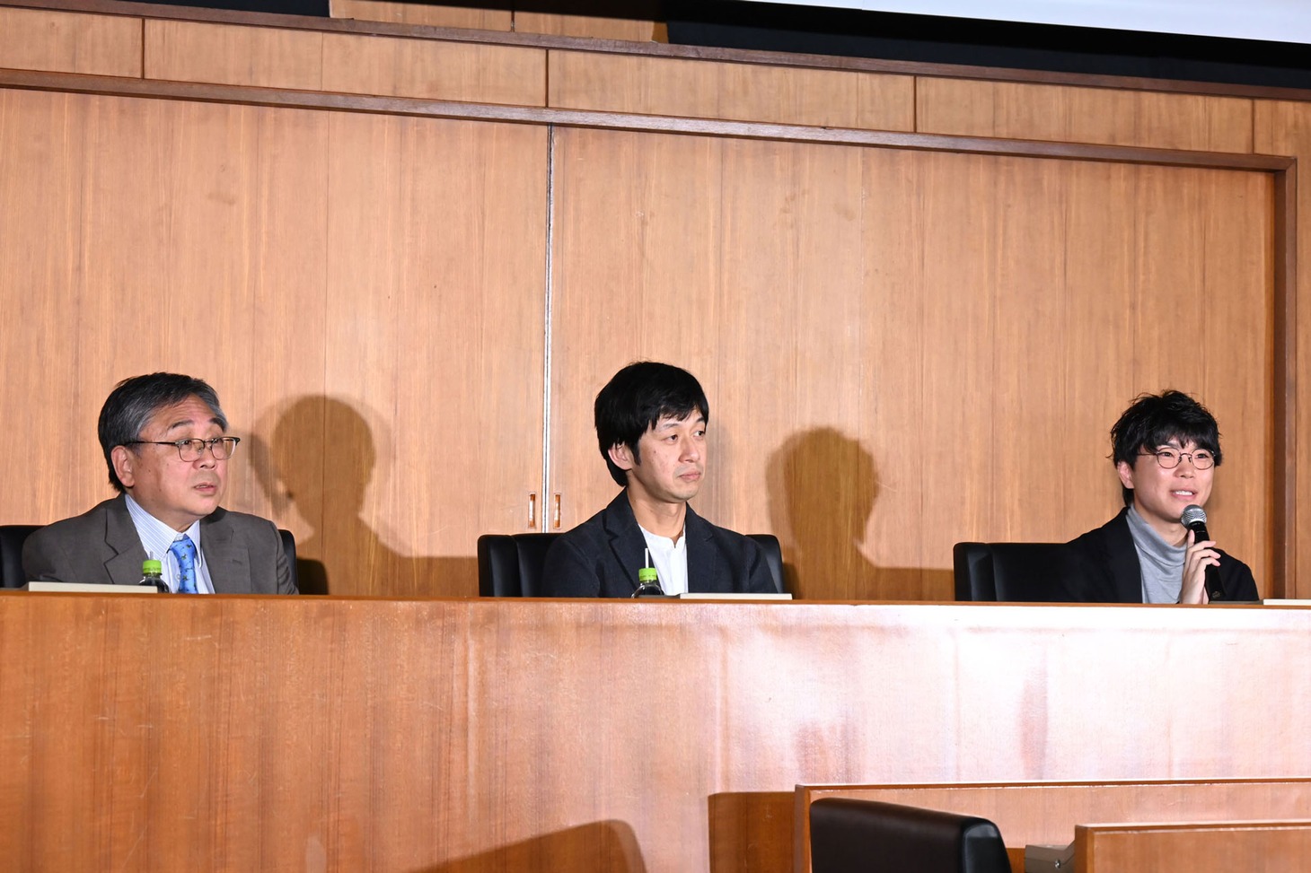 左から関正晴、深川栄洋、五十嵐律人。