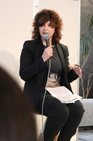 イギリスの映画評論家であるウェンディ・アイド。