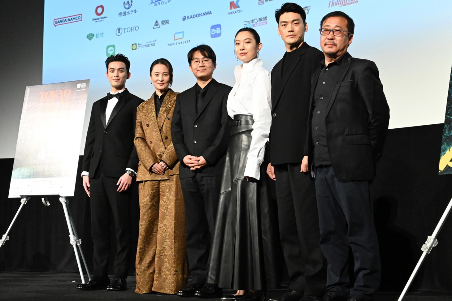 「西湖畔に生きる」Q&Aの様子。左からウー・レイ、ジアン・チンチン、グー・シャオガン、ワン・ジアジア、イェン・ナン、ワン・ホンウェイ。