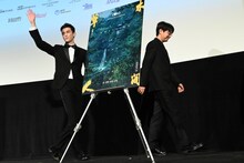 ウー・レイ（左）