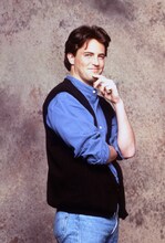 「フレンズ」より、マシュー・ペリー扮するチャンドラー・ビング。（写真提供：Universal / Photofest / ゼータ イメージ）